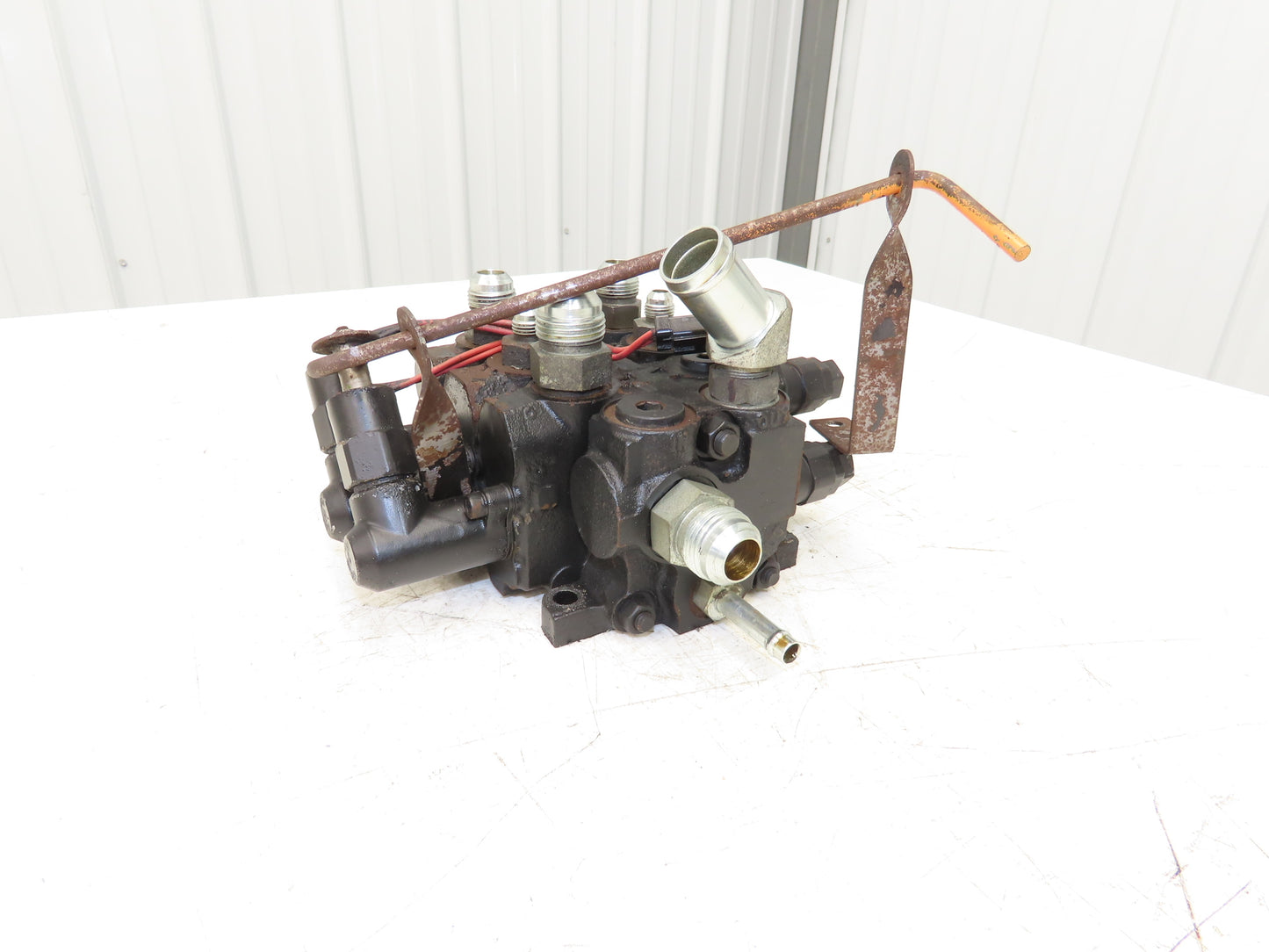 Husco 5000-C429 D Hydraulic 3-Spool Forklift Mast Control Valve Off ERC100HHN