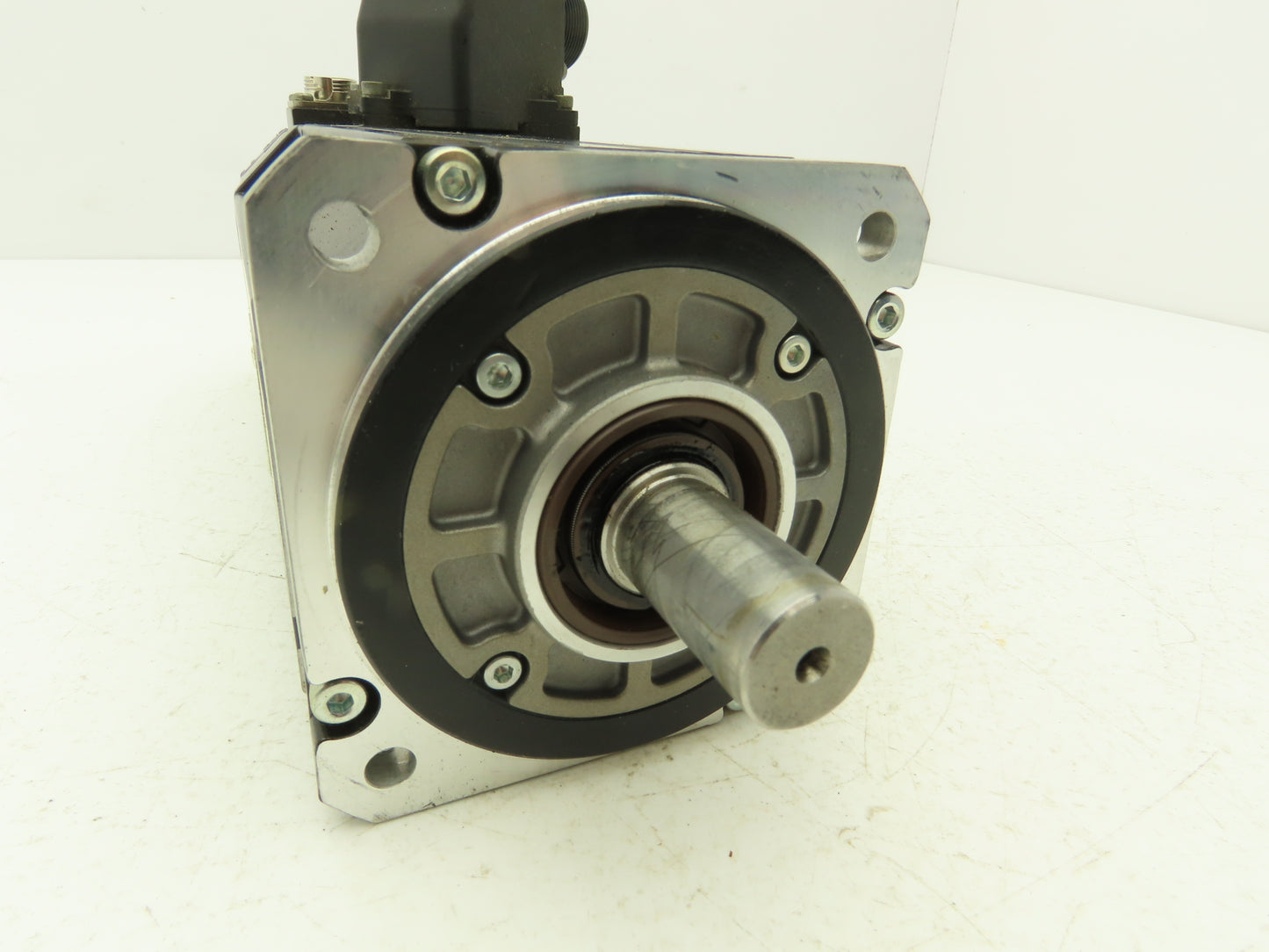 Mitsubishi HG-JR153B AC Servo Motor 1.5kw 102V 3PH 3000 RPM