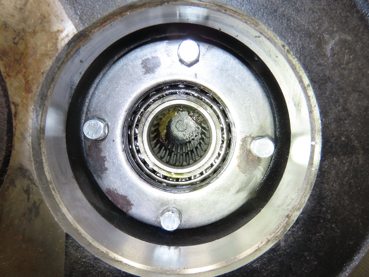 Yale Forklift Front Dual Wheel Drive Axle Assembly 6-Lug Off ERC100HHN48TV096