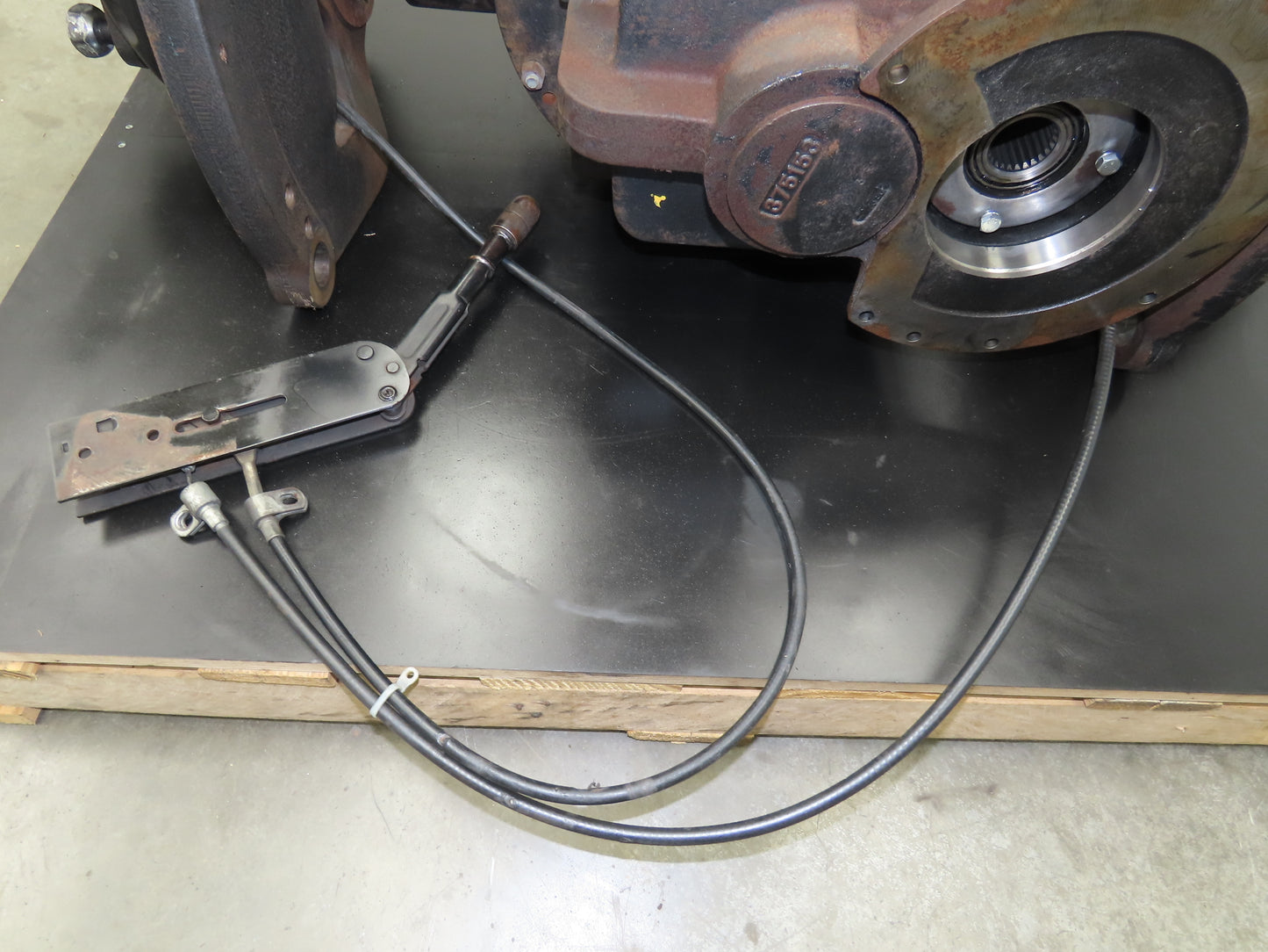 Yale Forklift Front Dual Wheel Drive Axle Assembly 6-Lug Off ERC100HHN48TV096