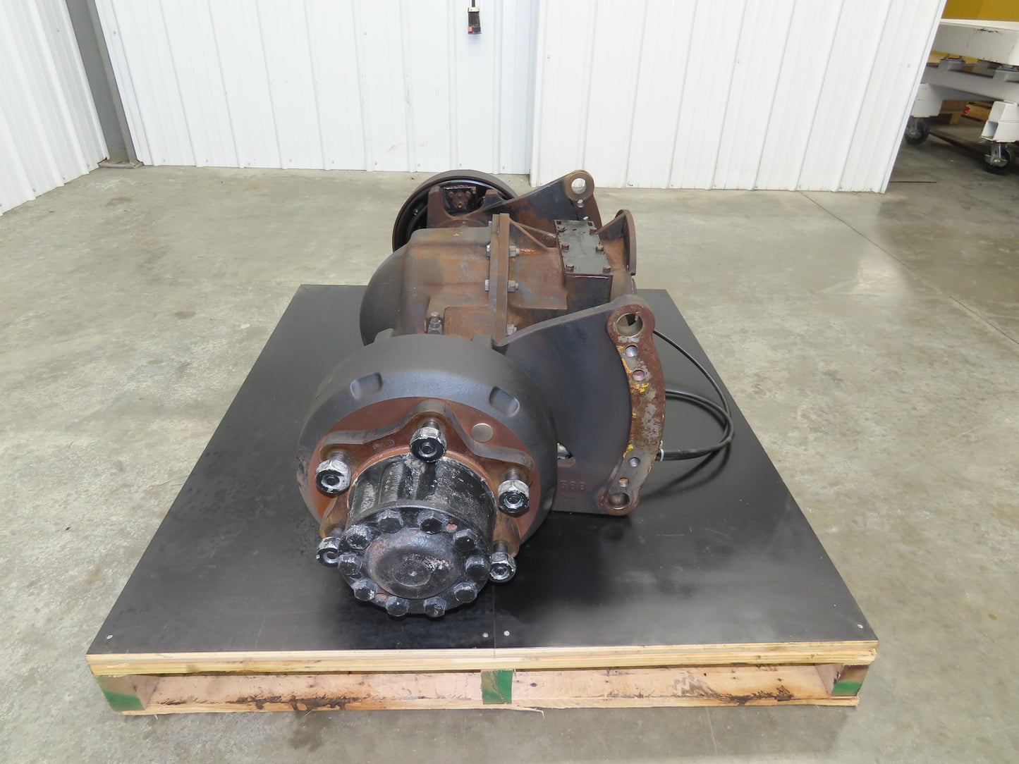 Yale Forklift Front Dual Wheel Drive Axle Assembly 6-Lug Off ERC100HHN48TV096