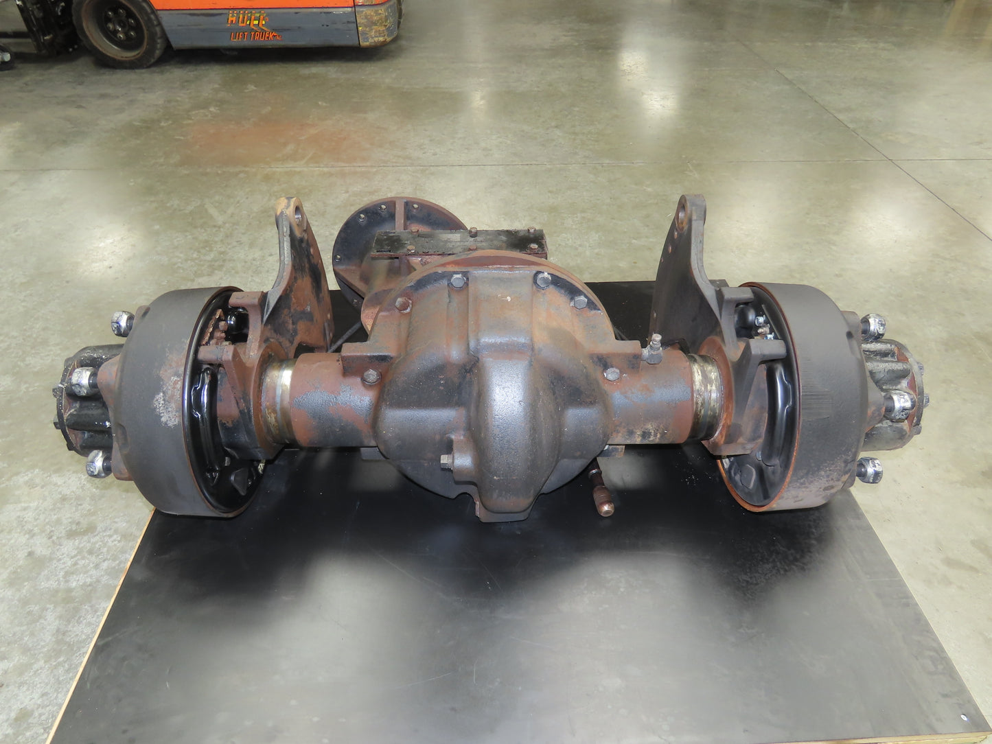 Yale Forklift Front Dual Wheel Drive Axle Assembly 6-Lug Off ERC100HHN48TV096