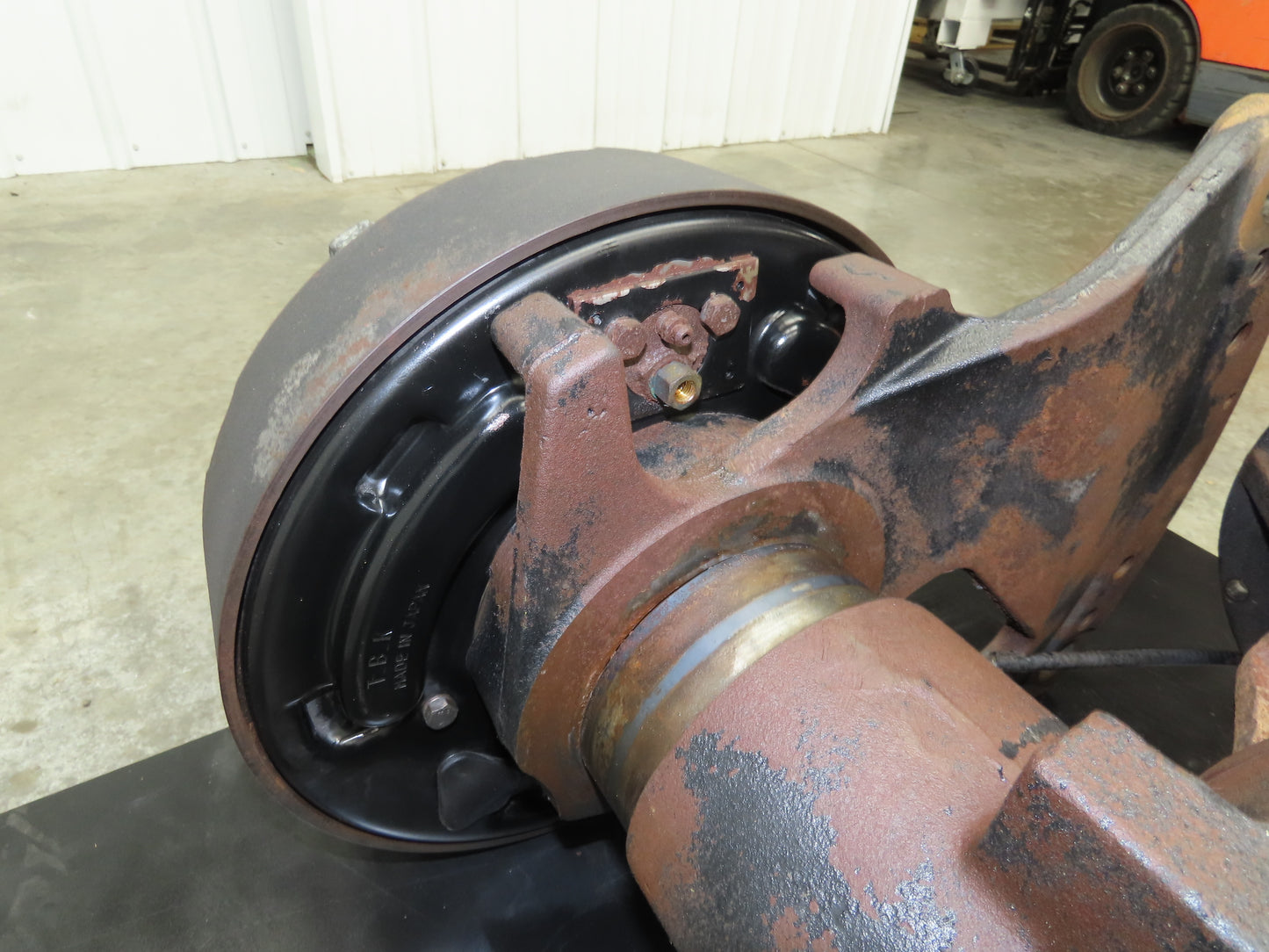 Yale Forklift Front Dual Wheel Drive Axle Assembly 6-Lug Off ERC100HHN48TV096