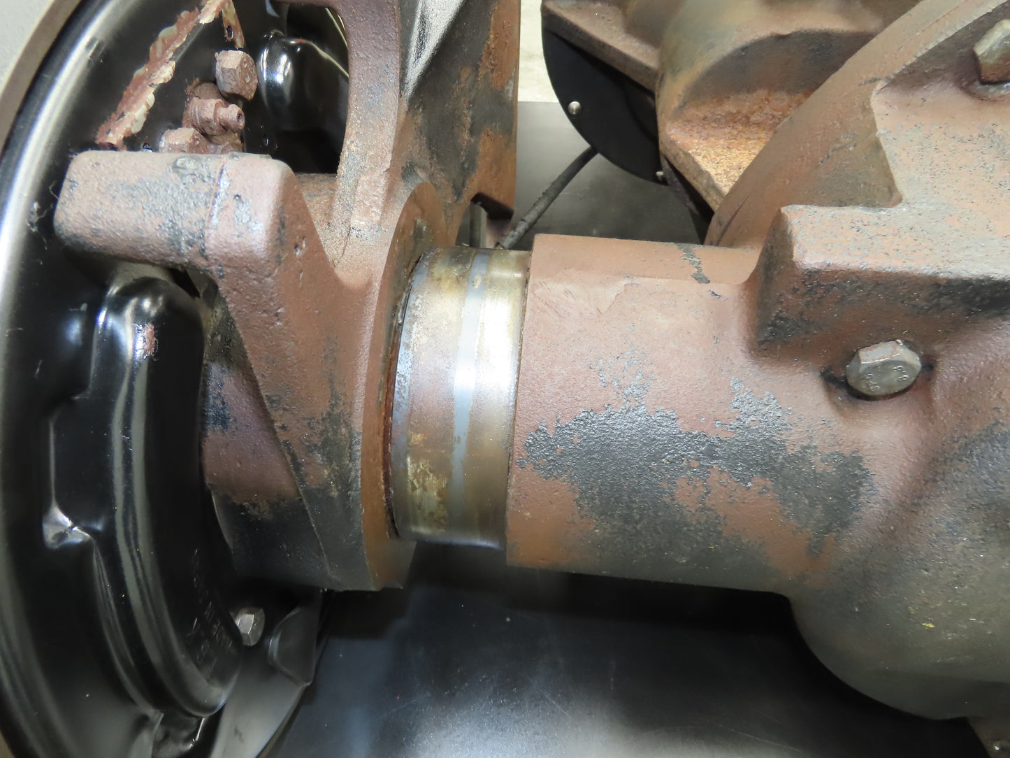 Yale Forklift Front Dual Wheel Drive Axle Assembly 6-Lug Off ERC100HHN48TV096