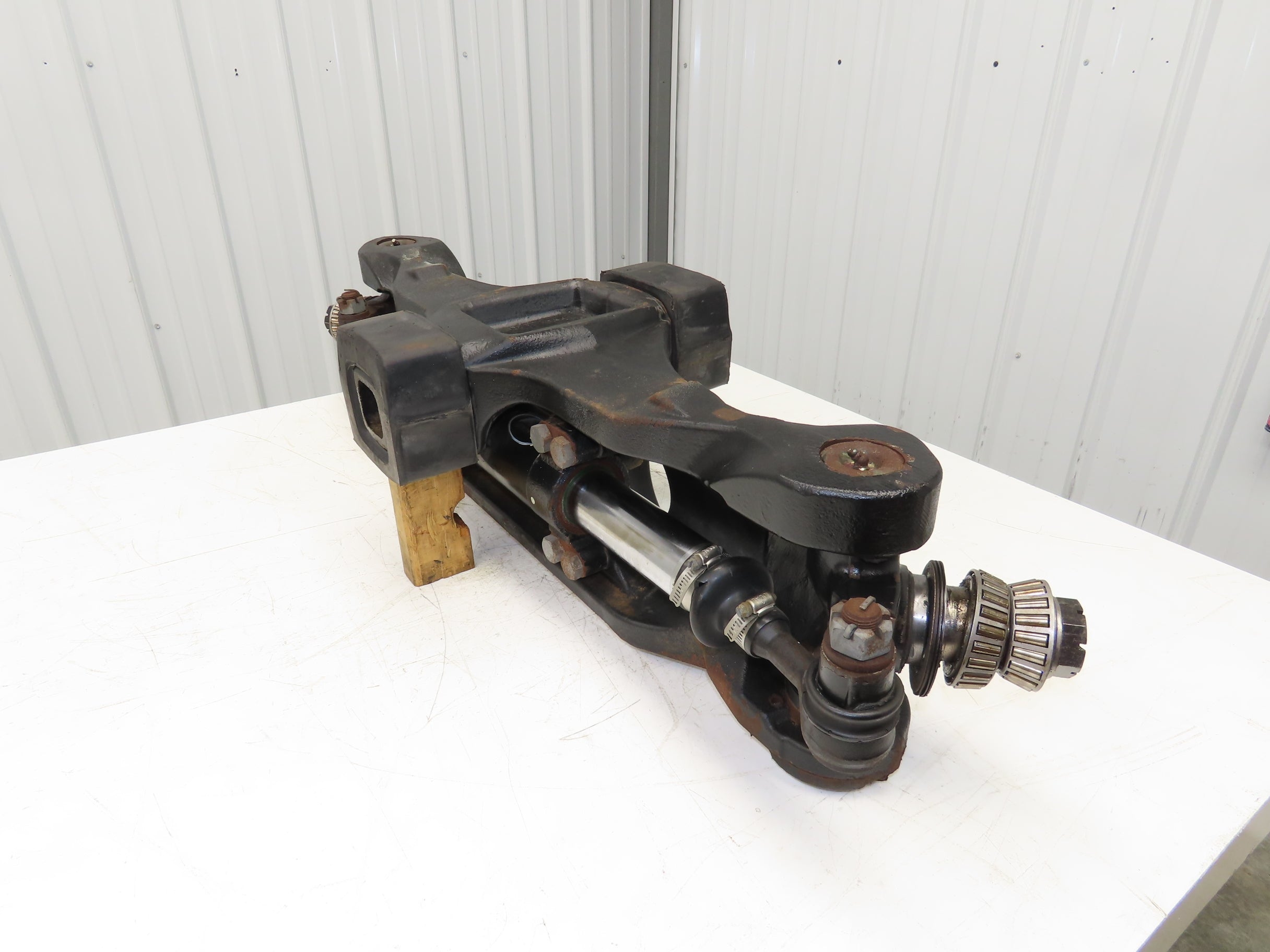 Yale Forklift Dual-Wheel Rear Axle Assembly Off ERC100HHN48TV096 ...