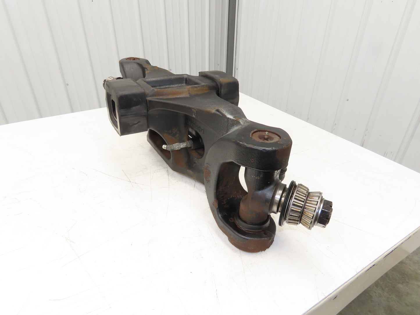 Yale Forklift Dual-Wheel Rear Axle Assembly Off ERC100HHN48TV096