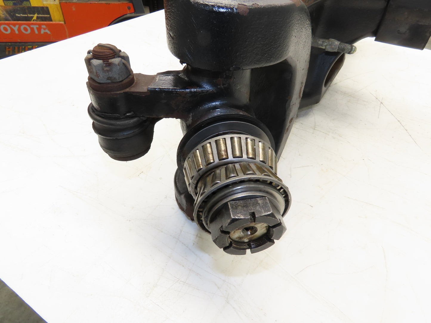 Yale Forklift Dual-Wheel Rear Axle Assembly Off ERC100HHN48TV096