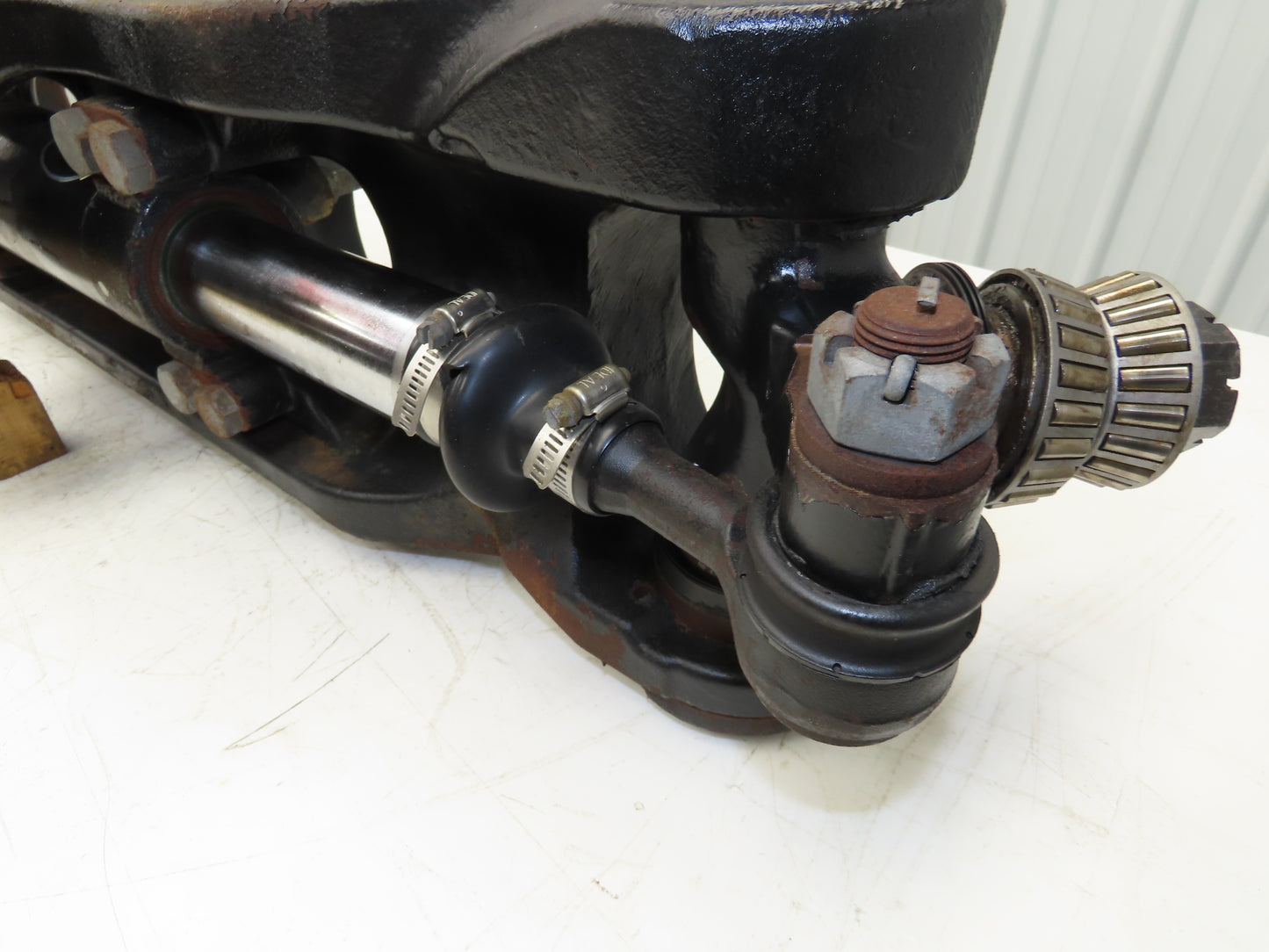 Yale Forklift Dual-Wheel Rear Axle Assembly Off ERC100HHN48TV096