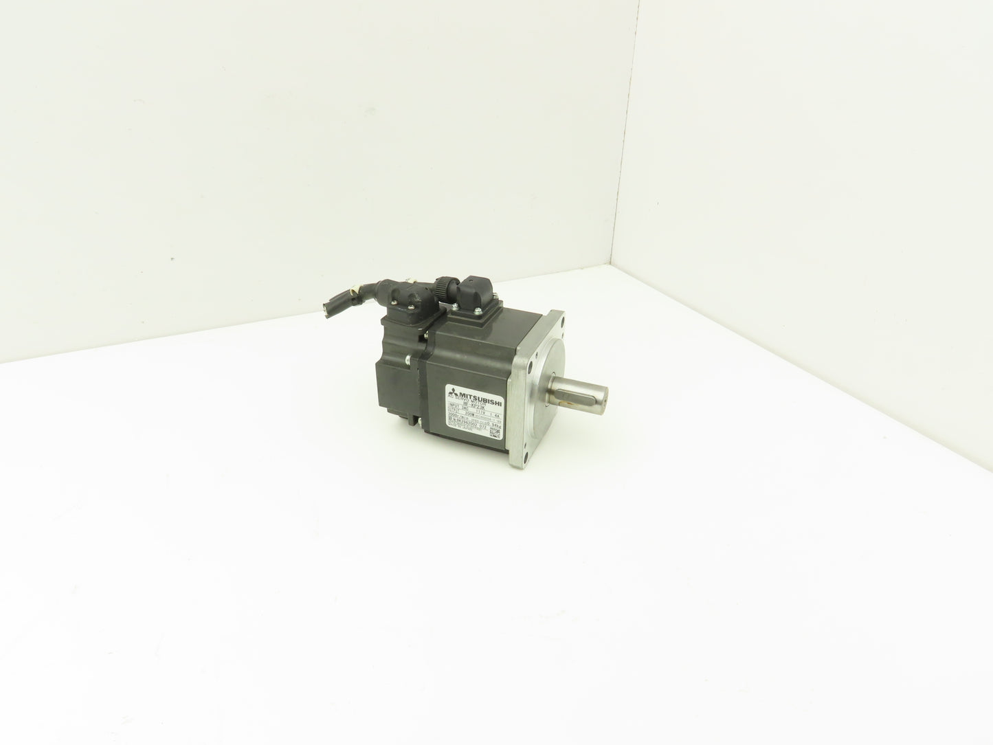 Mitsubishi HF-KP23K Servo Motor 111V 3PH 200W 3000 RPM Shaft 14mm
