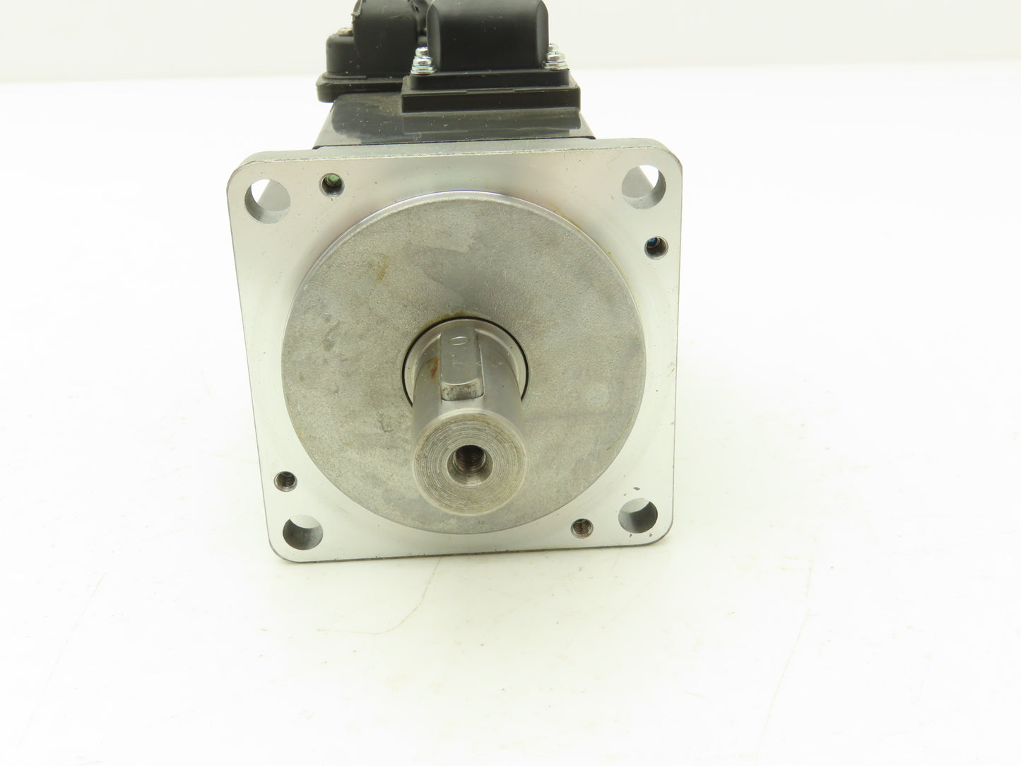 Mitsubishi HF-KP23K Servo Motor 111V 3PH 200W 3000 RPM Shaft 14mm