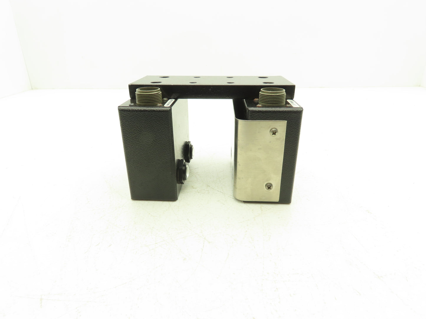 Rilco R-3300-R Photoelectric Laser Proximity Sensor Right Side Mounting Bracket
