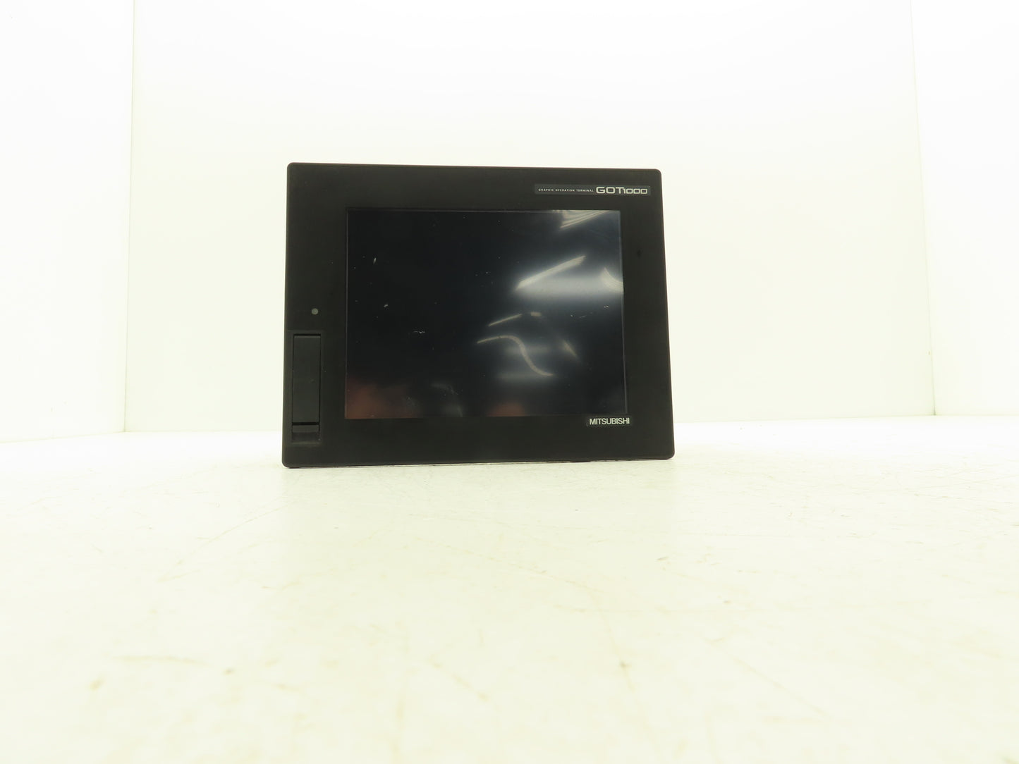 Mitsubishi GT1665M-VTBD 8.4" Color Touch Panel SVGA 800x600p 24VdC Color LCD