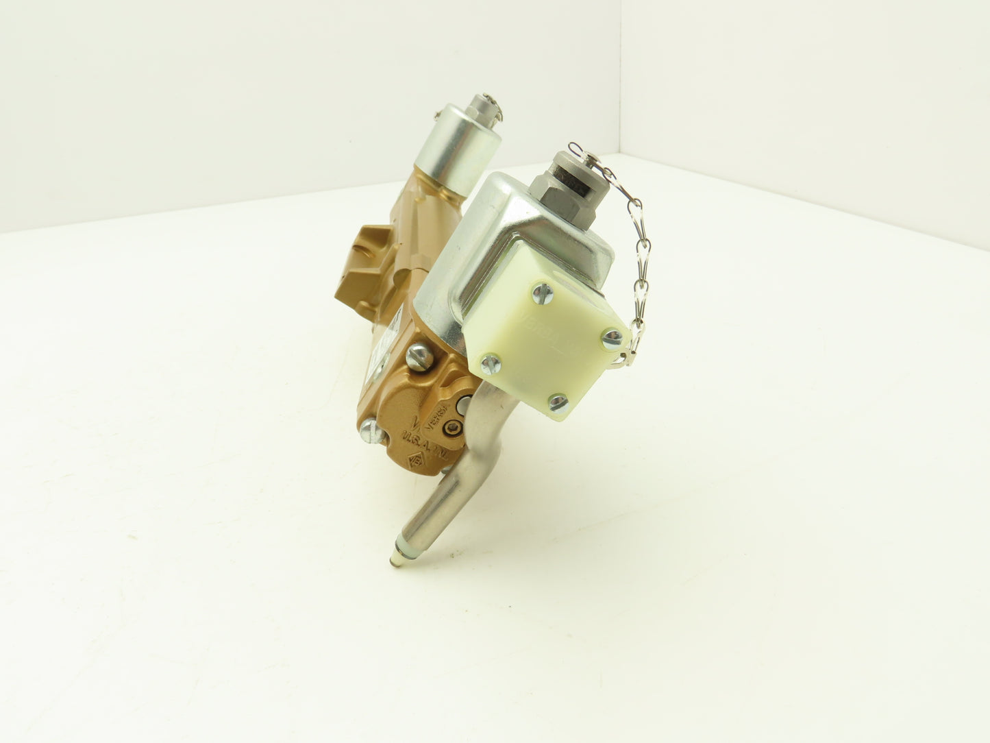 Versa VXX-4534-G-P-3-21-31-A120 Pneumatic Solenoid Valve 4-Way 3-Pos 40-175 PSIG