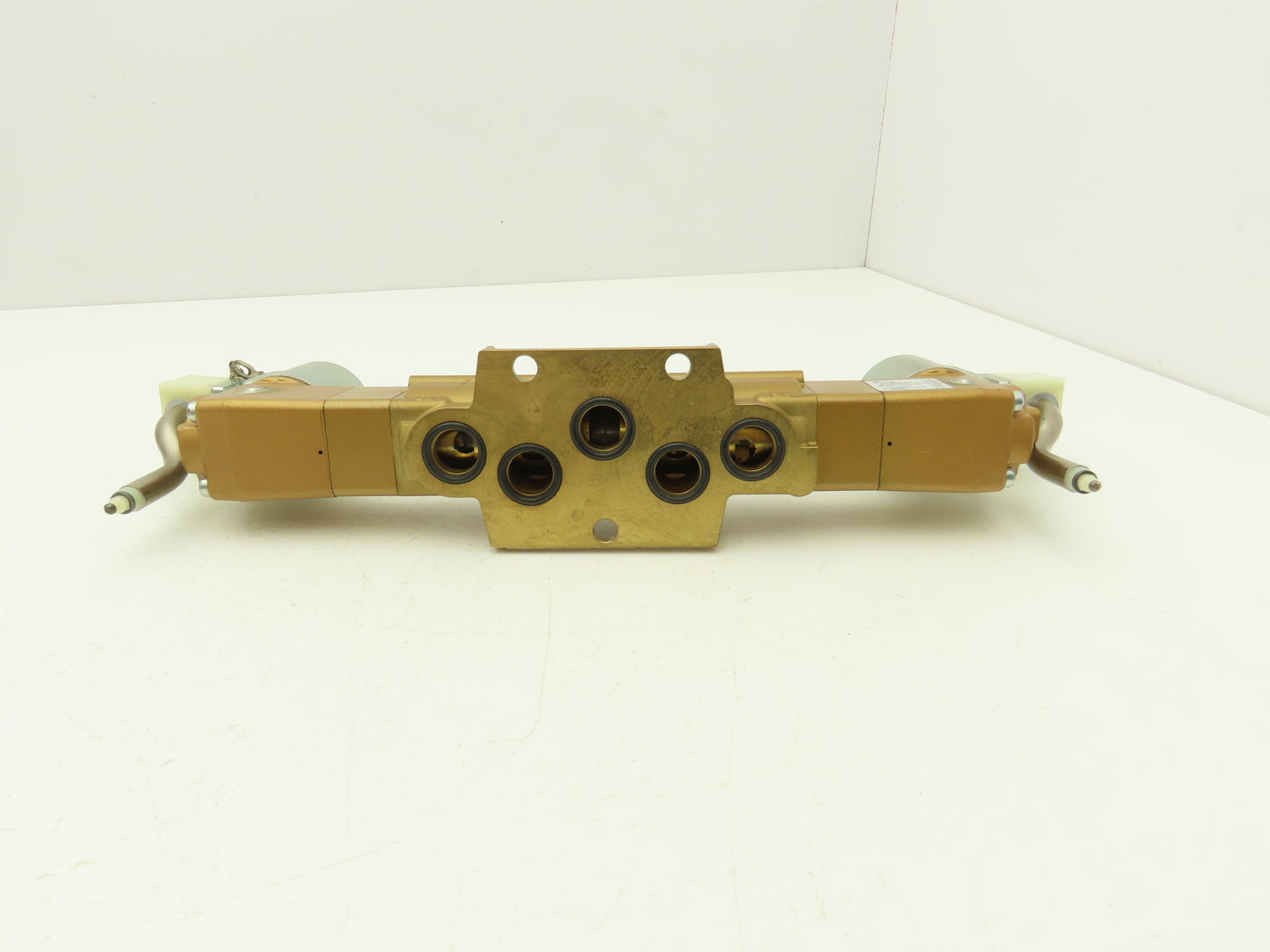 Versa VXX-4534-G-P-3-21-31-A120 Pneumatic Solenoid Valve 4-Way 3-Pos 40-175 PSIG