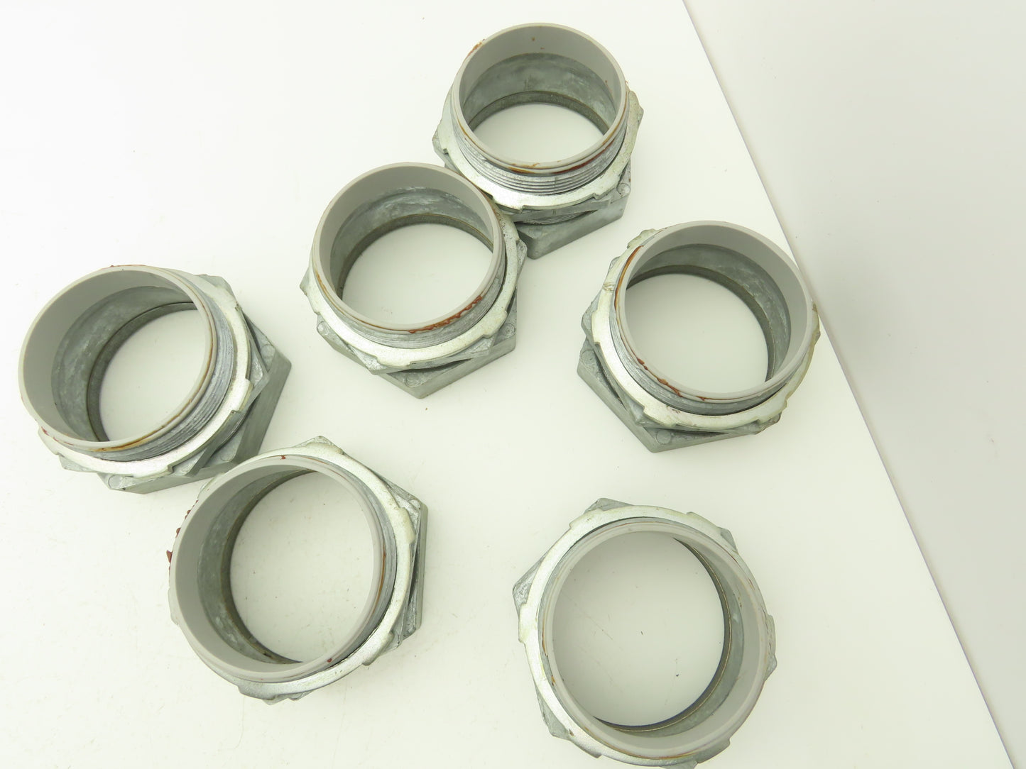 NA 3-1/2" 3-1/2" EMT Compression Connector Insulated Lot of 6