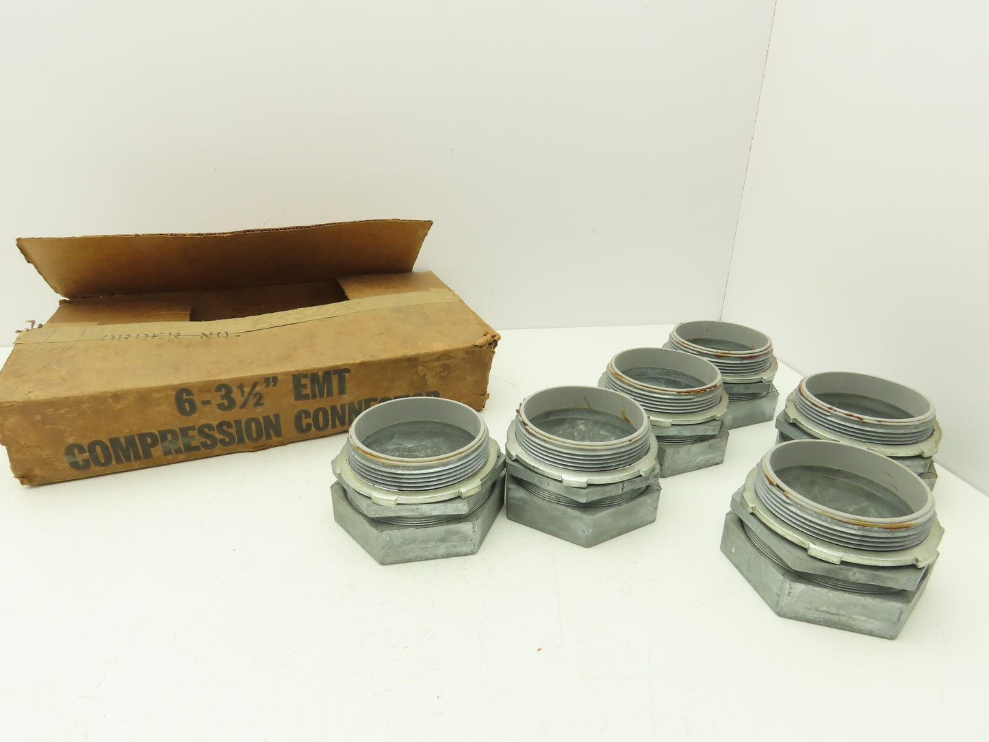 NA 3-1/2" 3-1/2" EMT Compression Connector Insulated Lot of 6