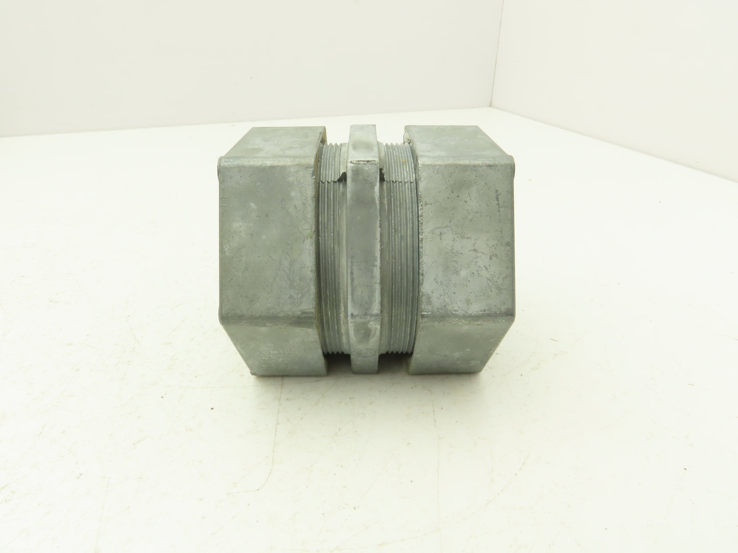 Halex 63625 2-1/2" EMT Compression Coupling Rigid Conduit Aluminum Lot of 12