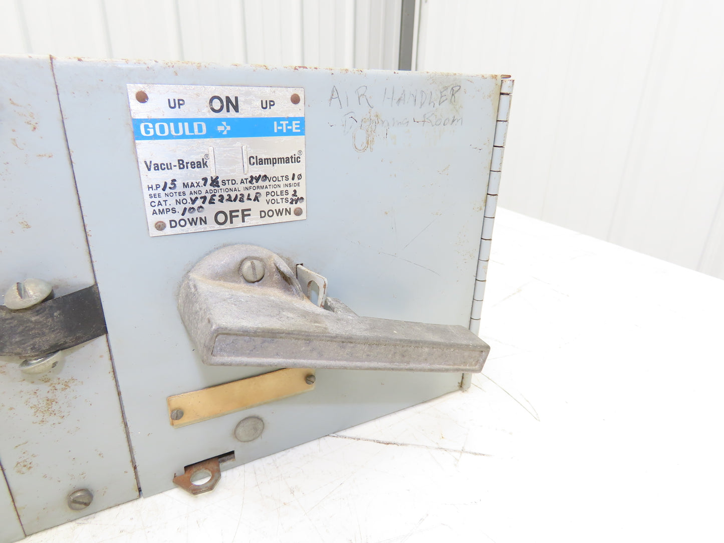 Gould Siemens V7E2213LR I-T-E Twin Vacu-Break Fusible Switch 100A 240VAC 1Ph