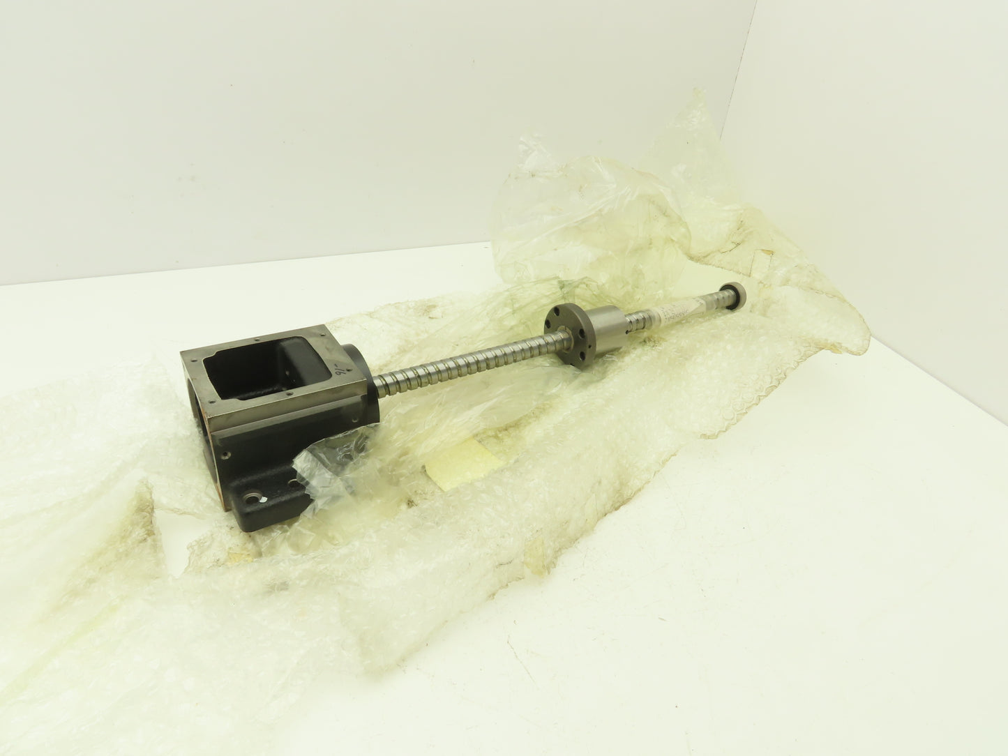 M&S Industrial Equip W2004-733Z-C5Z Ball Screw Shaft/Screw 20mm x 570mm OAL 24"