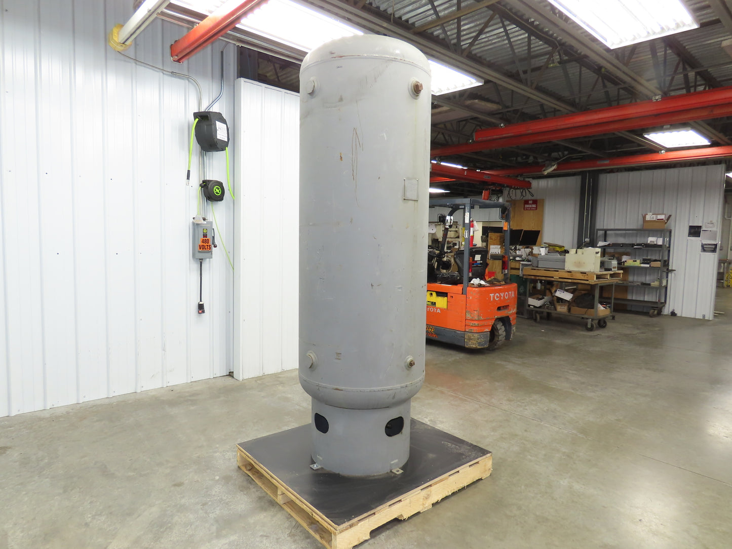 Brunner Vertical Compressed Air Receiver Tank 240 Gallon 200 PSI 30"x 70"