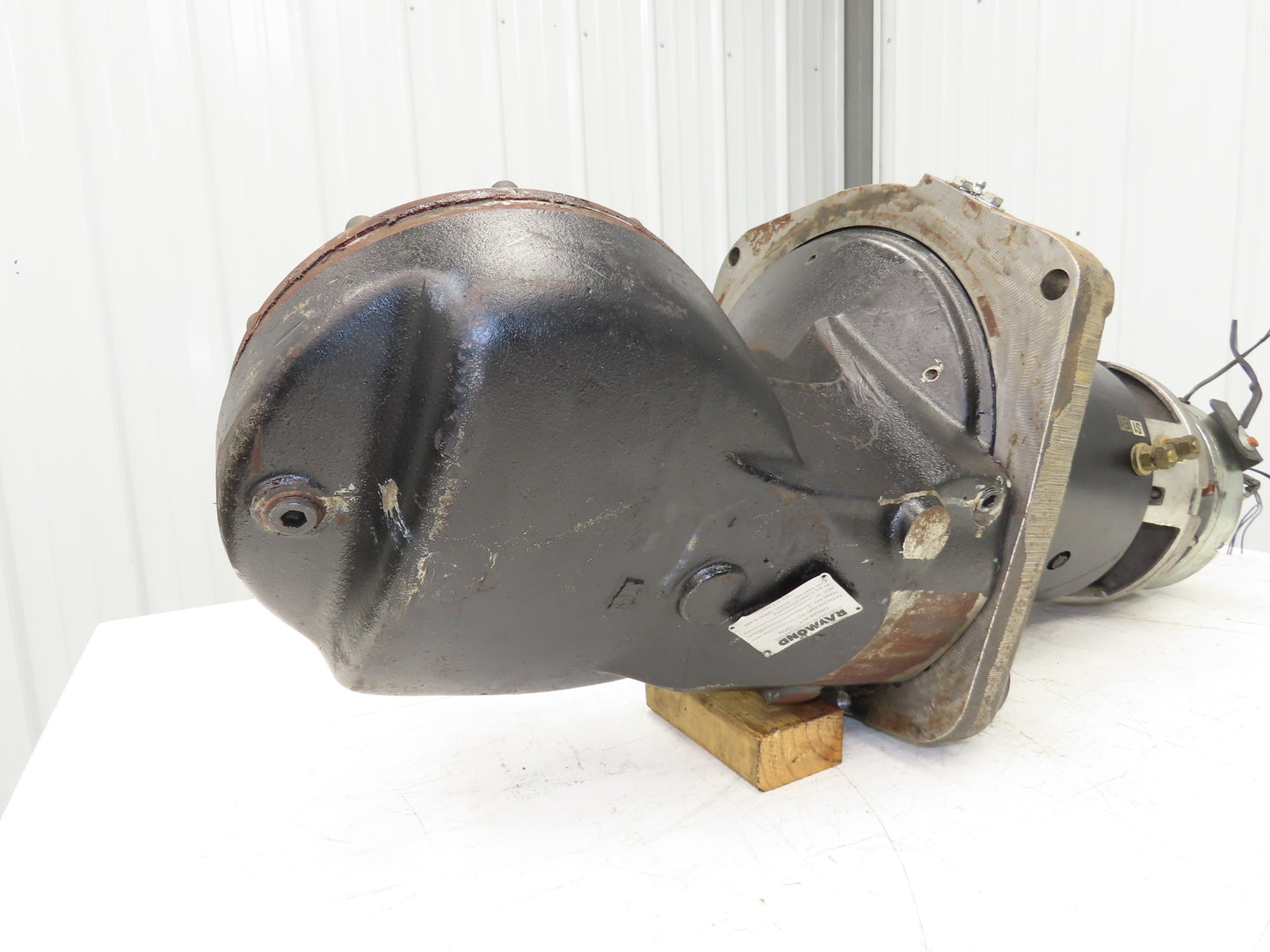 Raymond FD2-4002 36/48V DC Drive Motor Steering Swivel Wheel Hub Assy 410027