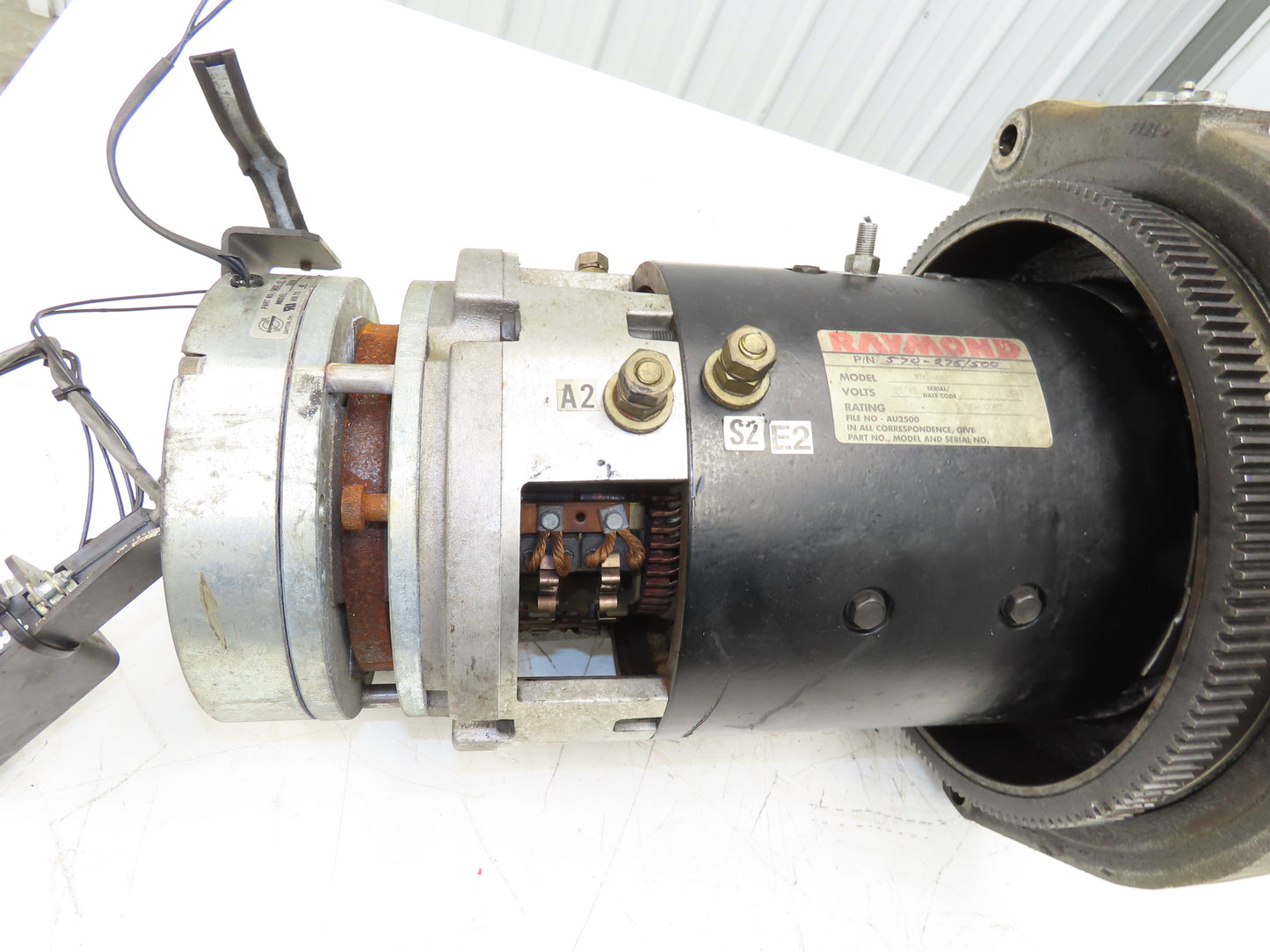 Raymond FD2-4002 36/48V DC Drive Motor Steering Swivel Wheel Hub Assy 410027