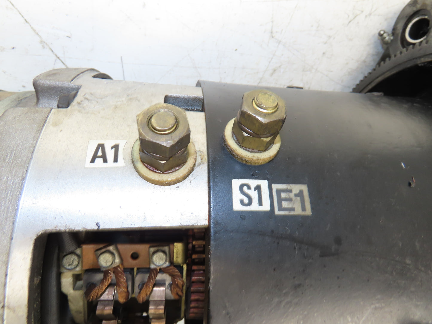 Raymond FD2-4002 36/48V DC Drive Motor Steering Swivel Wheel Hub Assy 410027