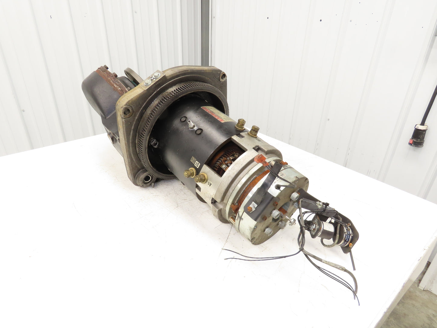 Raymond FD2-4002 36/48V DC Drive Motor Steering Swivel Wheel Hub Assy 410027