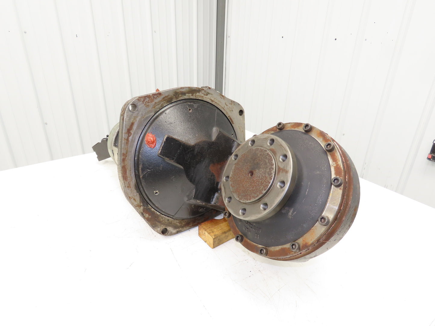 Raymond FD2-4002 36/48V DC Drive Motor Steering Swivel Wheel Hub Assy 410027