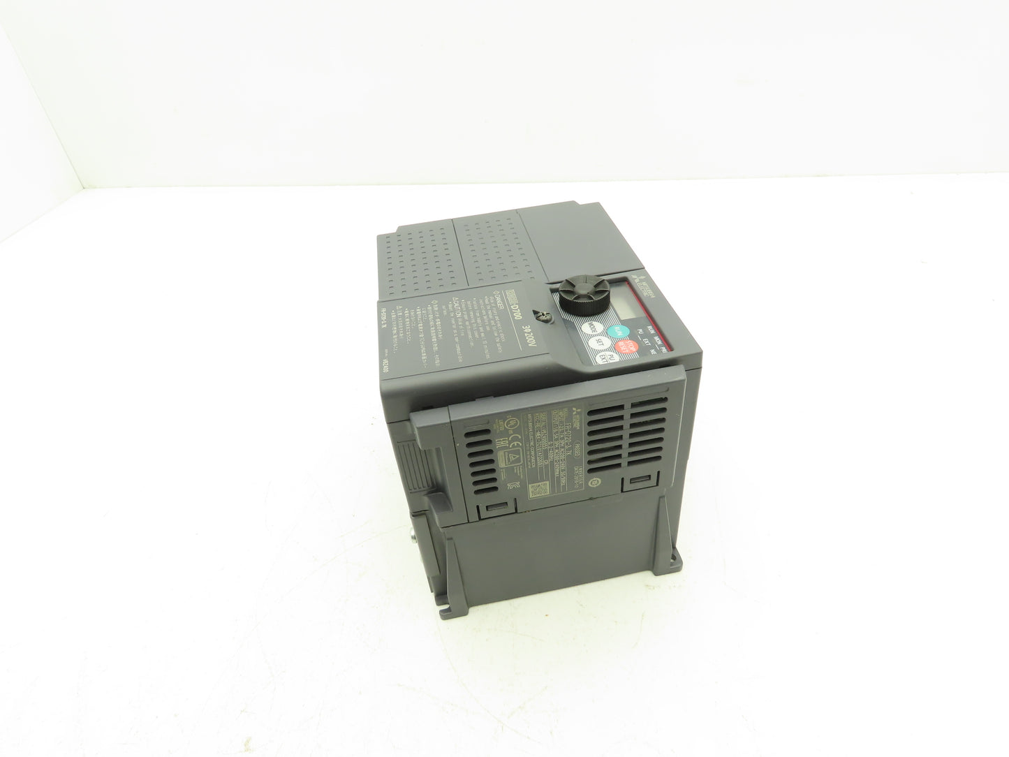 Mitsubishi FR-D720-3.7K Freqrol D700 VFD Inverter AC Drive 5Hp 240V 3Ph