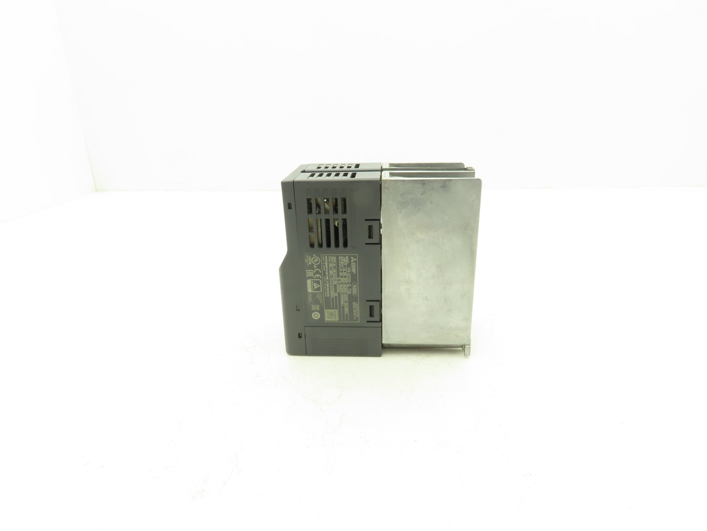 Mitsubishi FR-D720-0.75K Freqrol D700 VFD Inverter AC Drive 1Hp 240V 3Ph