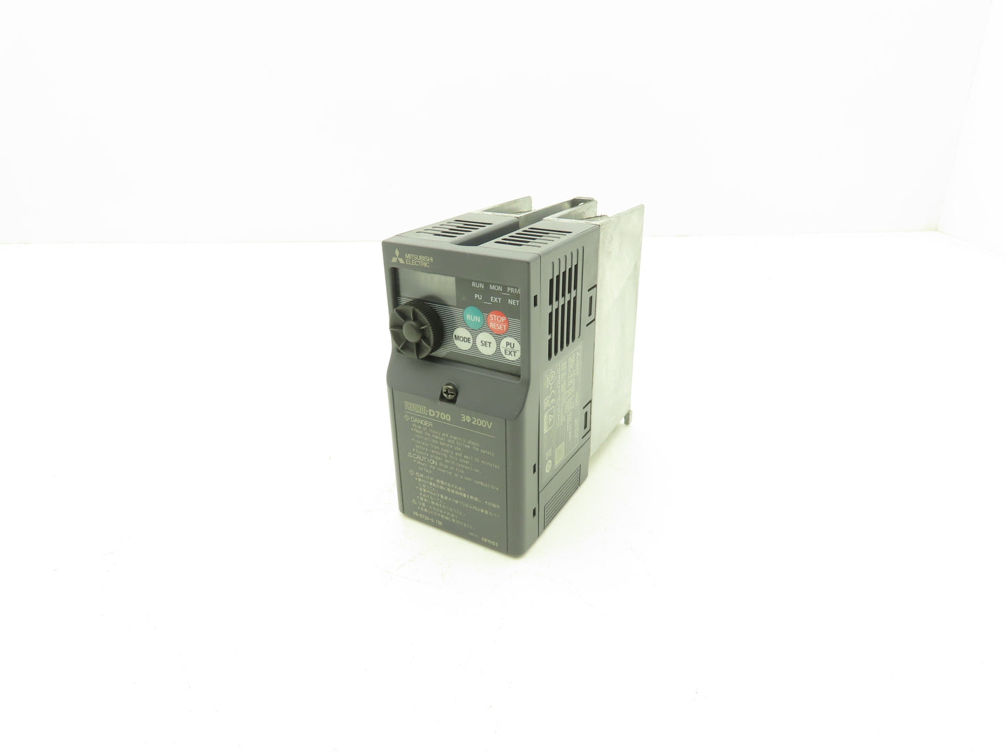 Mitsubishi FR-D720-0.75K Freqrol D700 VFD Inverter AC Drive 1Hp 240V 3Ph