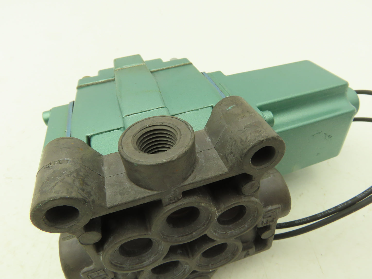 Numatics 12SAD4410A Pneumatic Air Solenoid Valve 120V 5 Way 2 Position