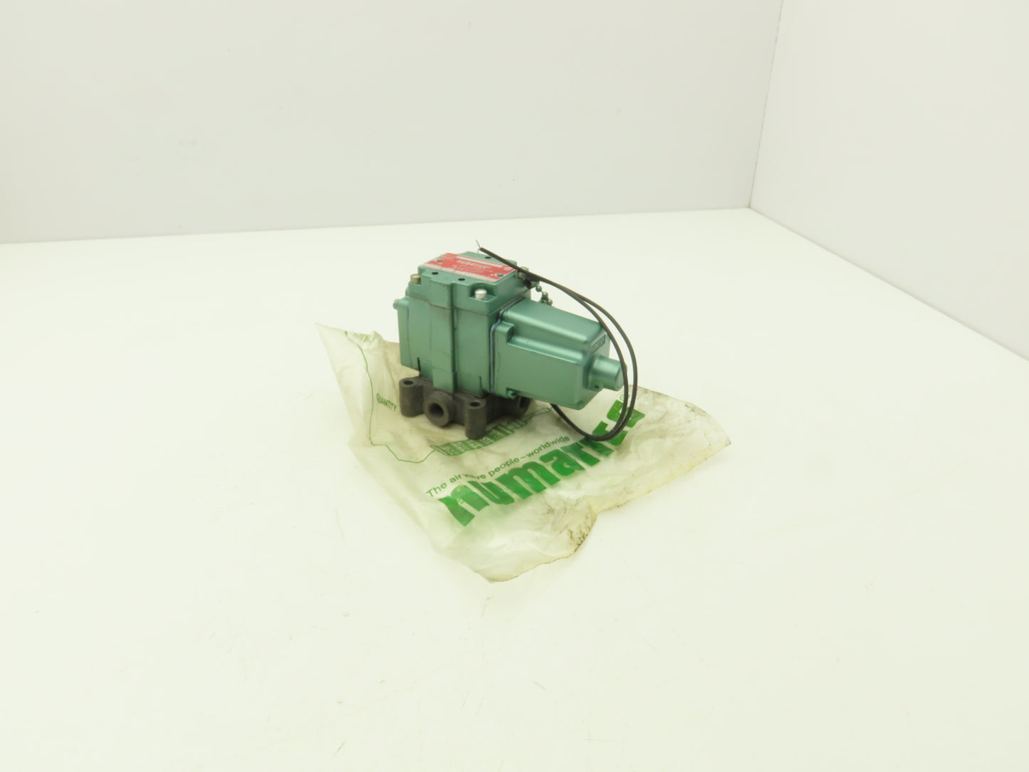 Numatics 12SAD4410A Pneumatic Air Solenoid Valve 120V 5 Way 2 Position