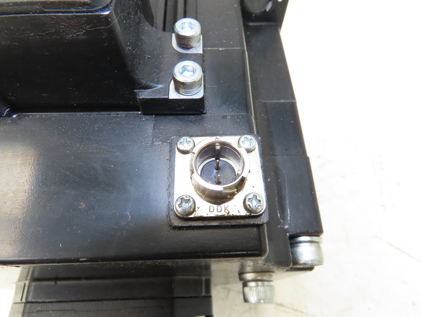 Mitsubishi HF-SP202B Servo Brake Motor 2kW 2000 RPM 132V 3PH Encoder 0BA18-100