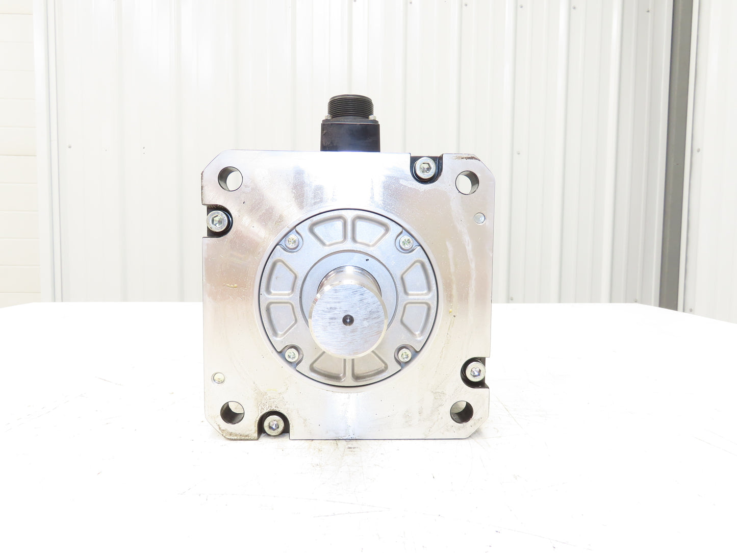 Mitsubishi HF-SP202B Servo Brake Motor 2kW 2000 RPM 132V 3PH Encoder 0BA18-100