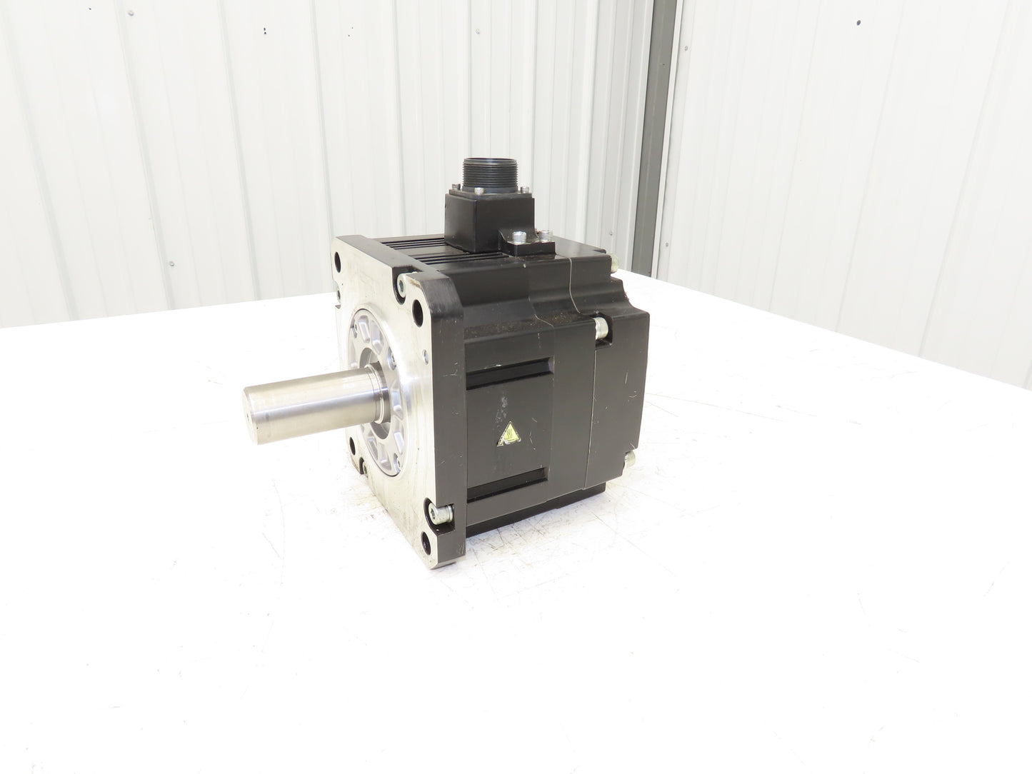 Mitsubishi HF-SP202B Servo Brake Motor 2kW 2000 RPM 132V 3PH Encoder 0BA18-100