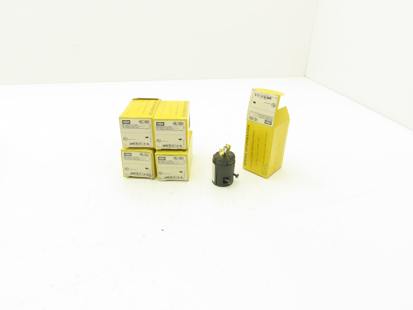 Hubbell HBL7485V Midget Twist-Lock Male Plug 15A 125VAC 3-Pole 3-Wire  Lot of 5