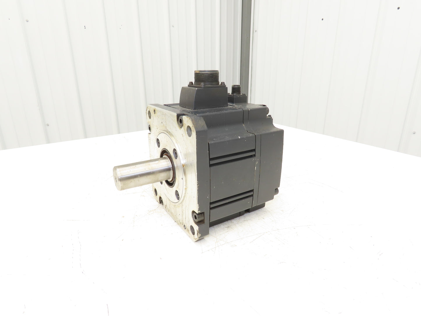 Mitsubishi HC-SFS202B Servo Brake Motor 2kW 2000 RPM 138V 3PH Encoder OSA18-130