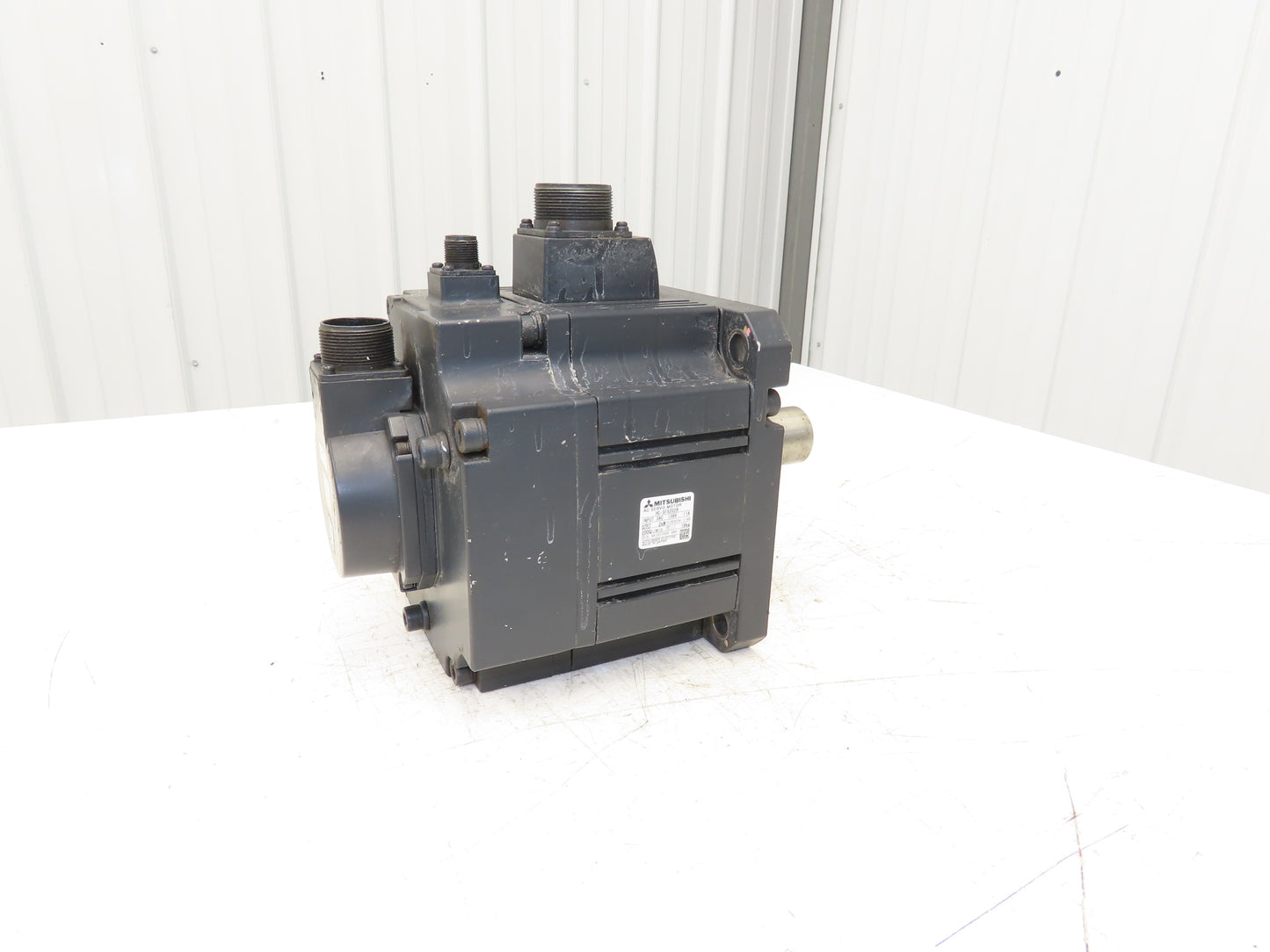 Mitsubishi HC-SFS202B Servo Brake Motor 2kW 2000 RPM 138V 3PH Encoder OSA18-130