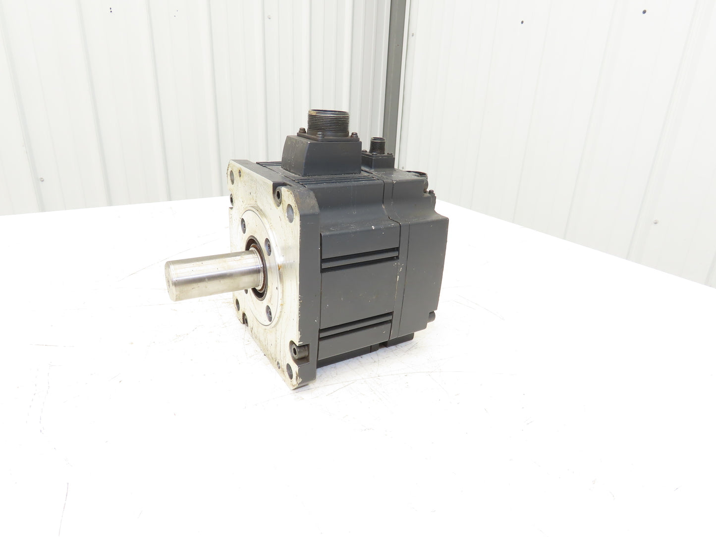 Mitsubishi HC-SFS202B Servo Brake Motor 2kW 2000 RPM 138V 3PH Encoder OSA18-130