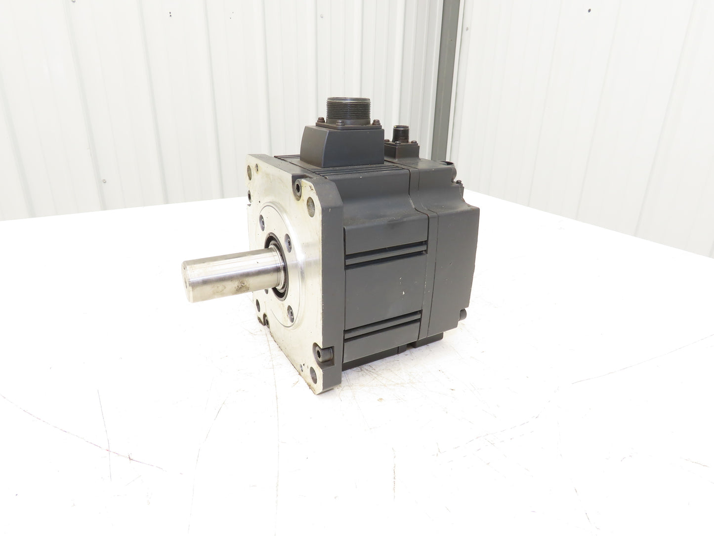 Mitsubishi HC-SFS202B Servo Brake Motor 2kW 2000 RPM 138V 3PH Encoder OSA18-130