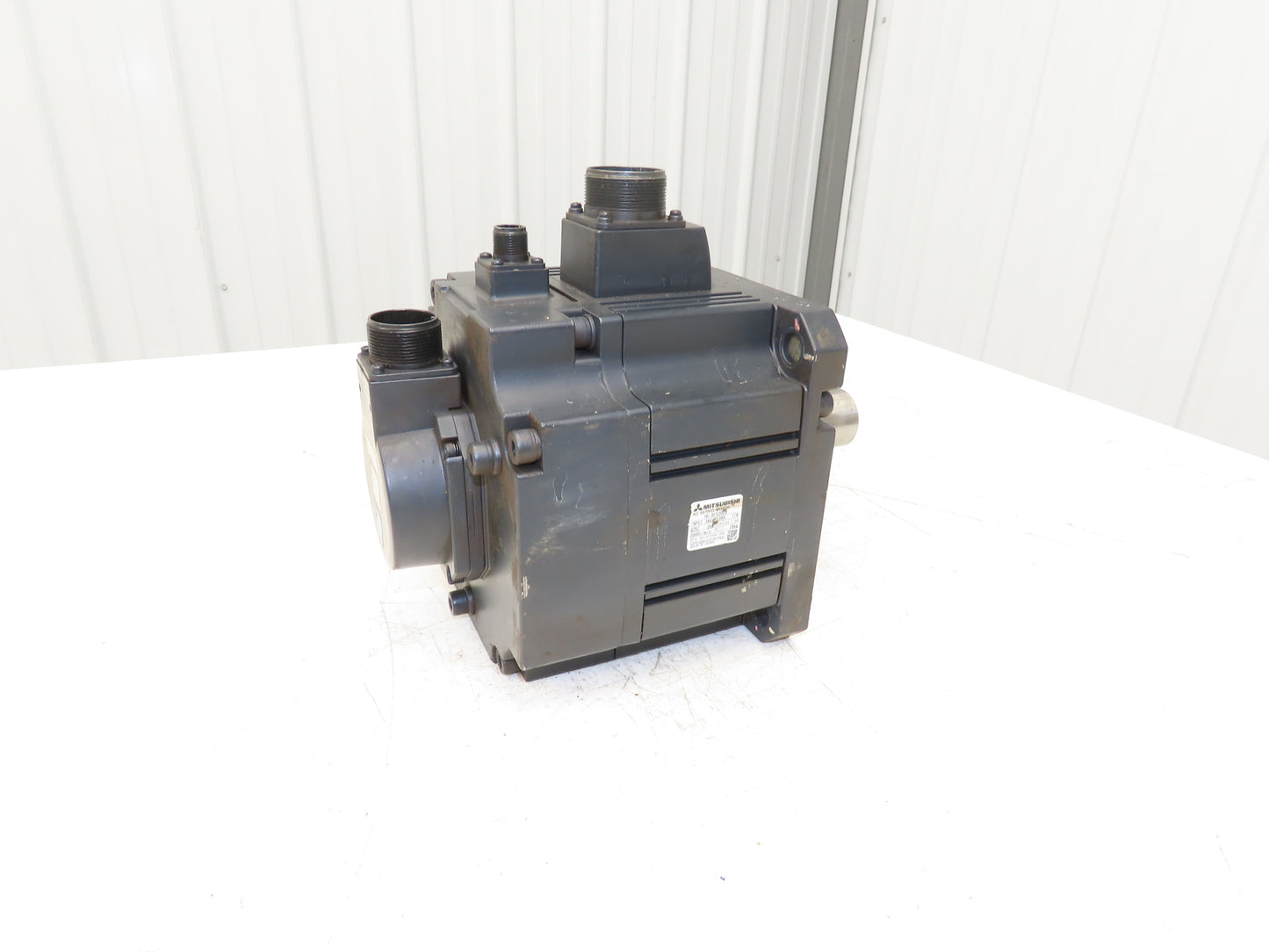 Mitsubishi HC-SFS202B Servo Brake Motor 2kW 2000 RPM 138V 3PH Encoder OSA18-130
