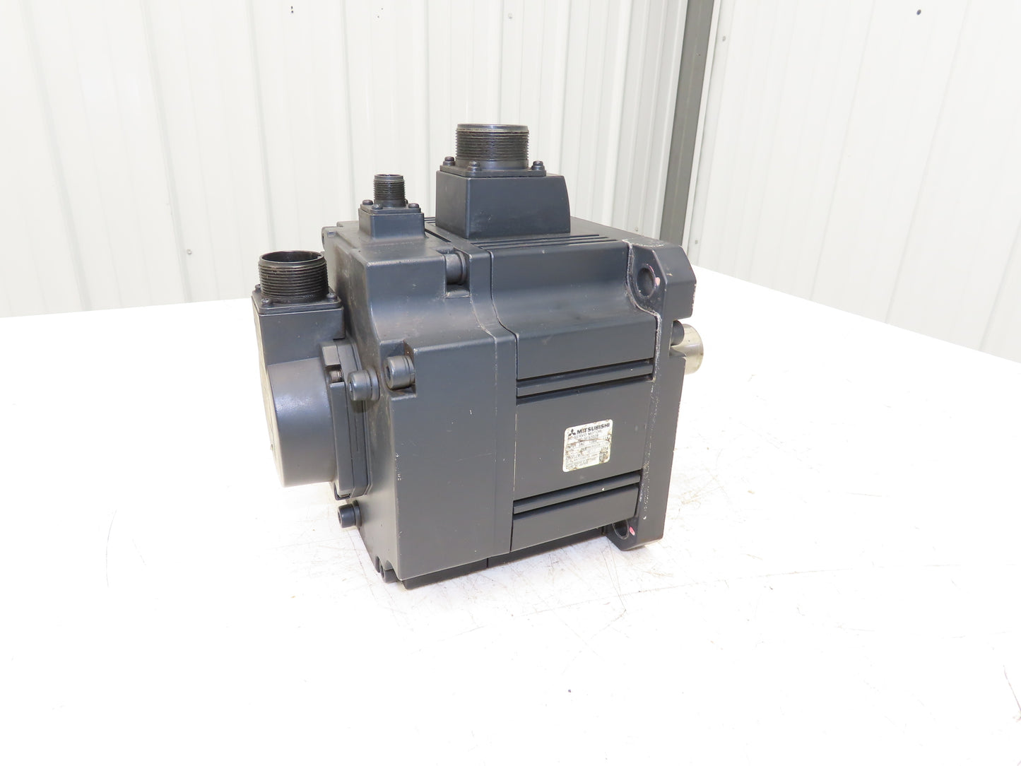 Mitsubishi HC-SFS202B Servo Brake Motor 2kW 2000 RPM 138V 3PH Encoder OSA18-130