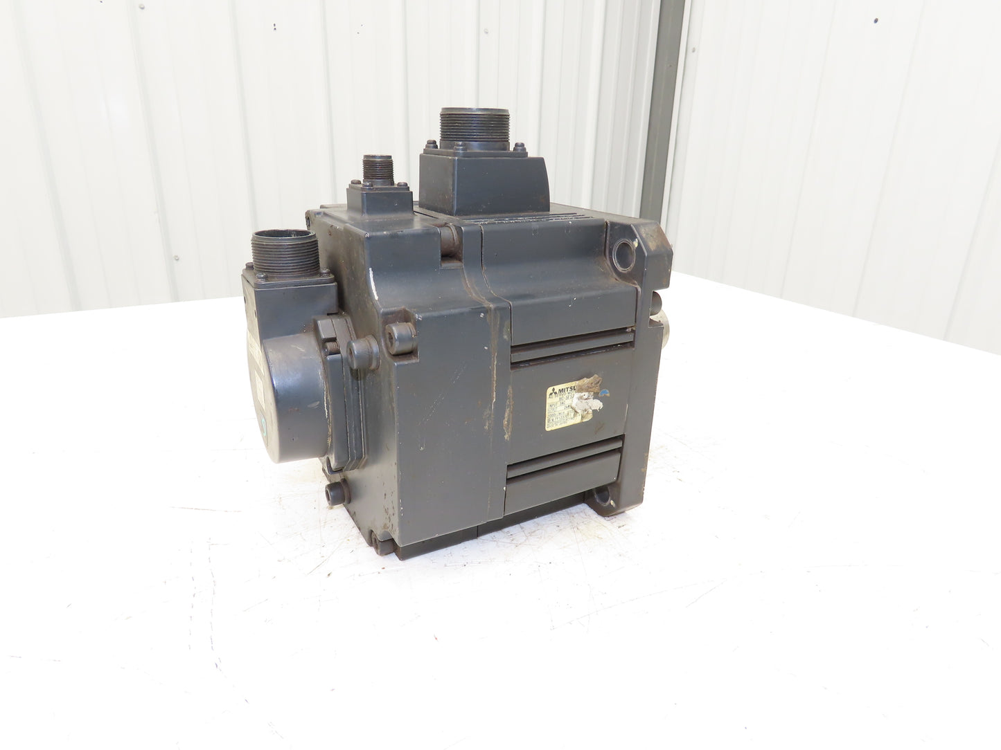 Mitsubishi HC-SFS202B Servo Brake Motor 2kW 2000 RPM 138V 3PH Encoder OSA18-130