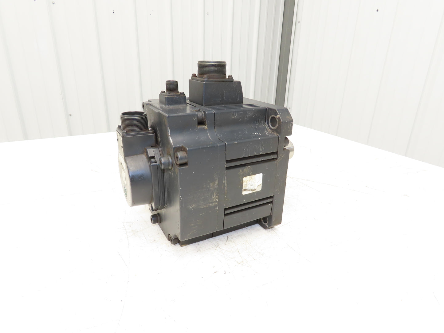 Mitsubishi HC-SFS202B Servo Brake Motor 2kW 2000 RPM 138V 3PH Encoder OSA18-130