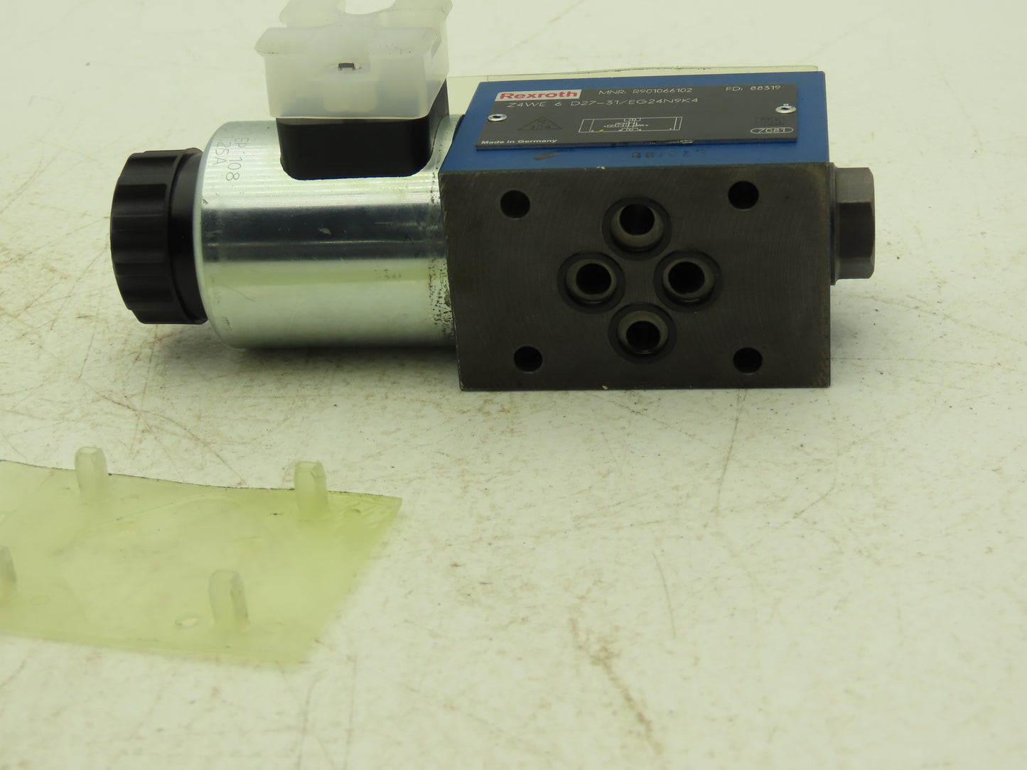 Rexroth Z4WE 6 D27-31/EG24N9K4 Hydraulic Directional Control Solenoid Valve 24V