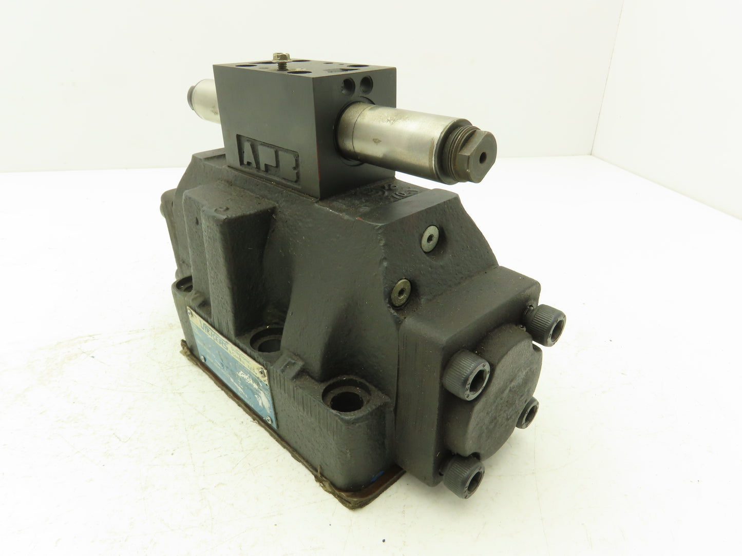 Vickers DG5S-8-6CTM-FTWL-B5-30 Directional Control Solenoid Valve  *No Coils*