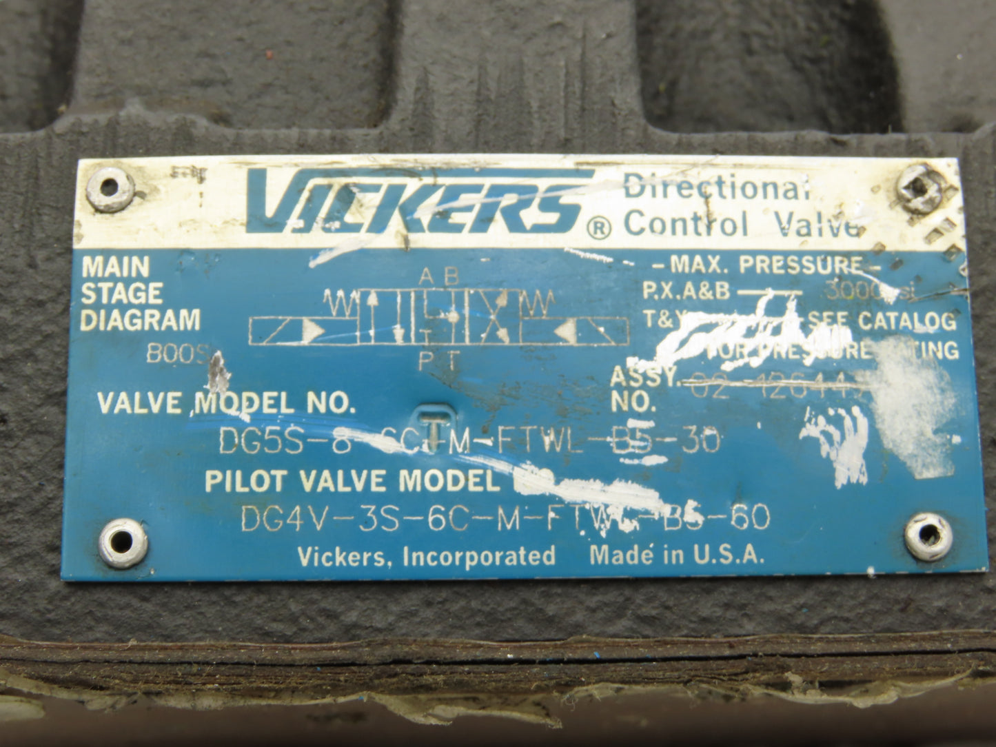 Vickers DG5S-8-6CTM-FTWL-B5-30 Directional Control Solenoid Valve  *No Coils*