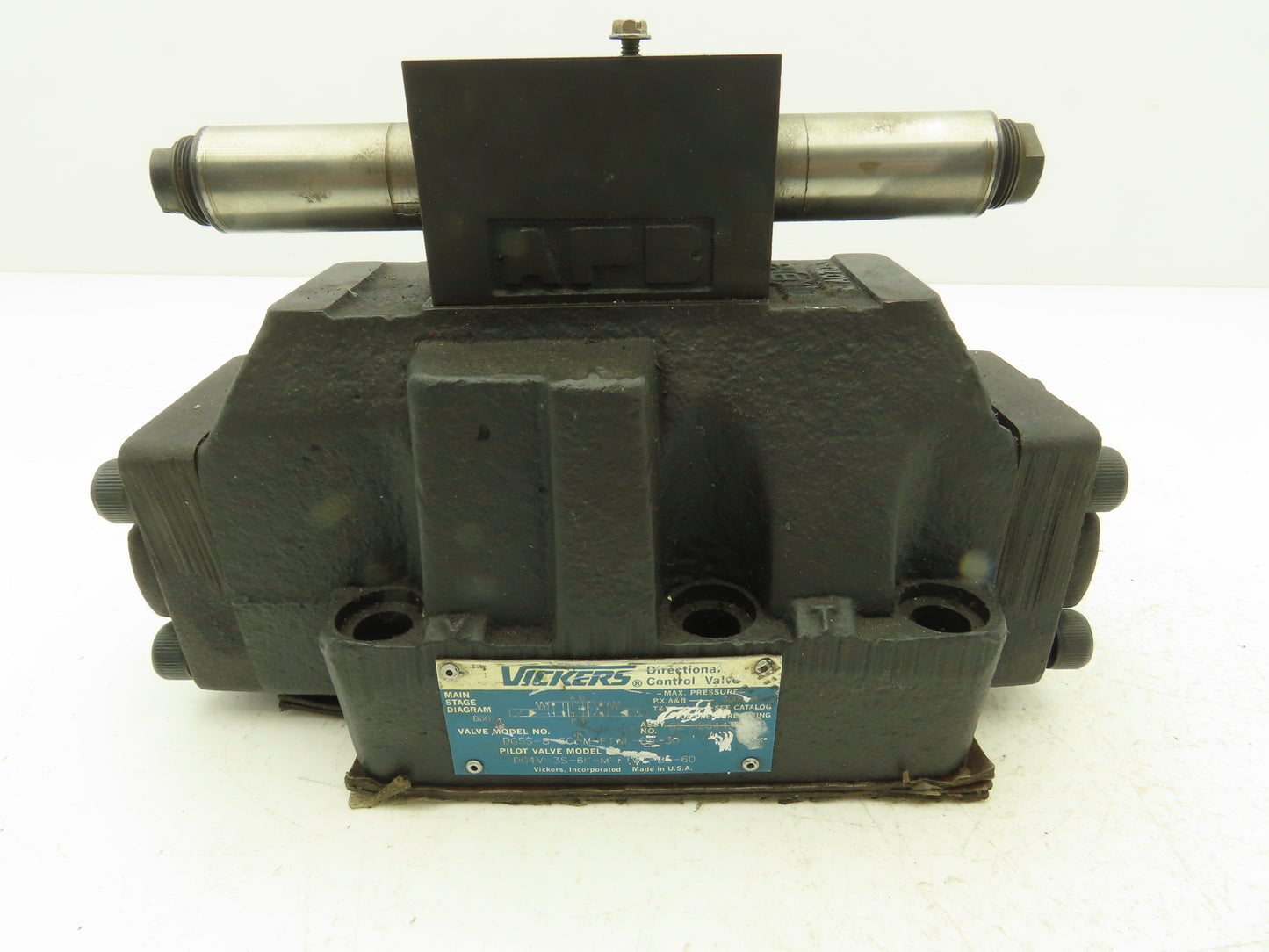 Vickers DG5S-8-6CTM-FTWL-B5-30 Directional Control Solenoid Valve  *No Coils*